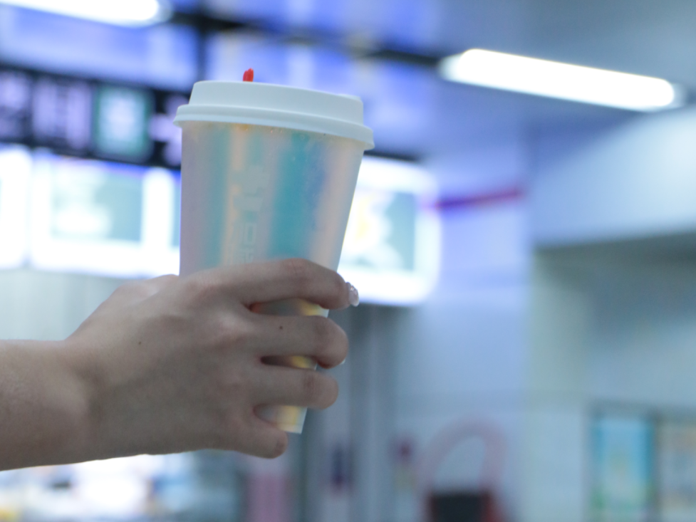 瓦力棋牌茶饮|投资奶茶加盟店应如何将风险降低？